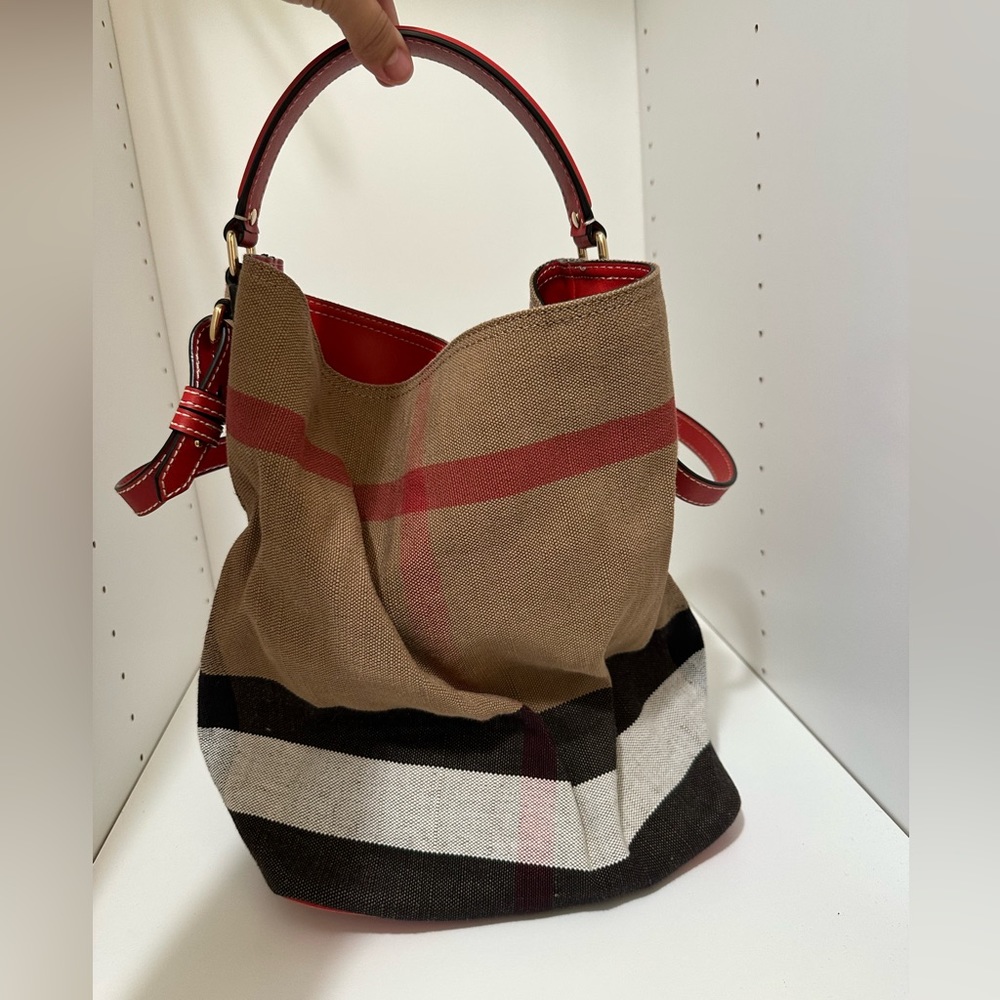 Burberry Ashby Authentic Pre-owned